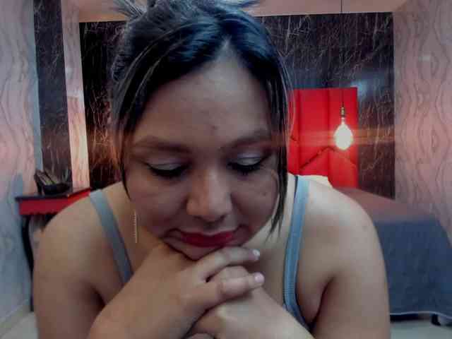 LatinaHoleQueen-1