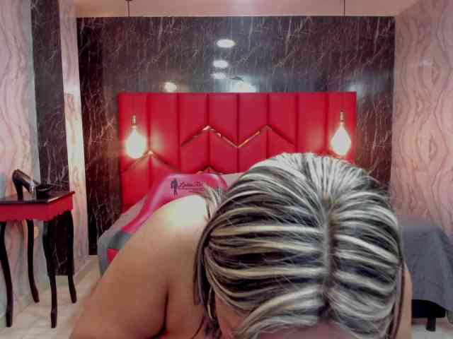 LatinaHoleQueen-1 webcam