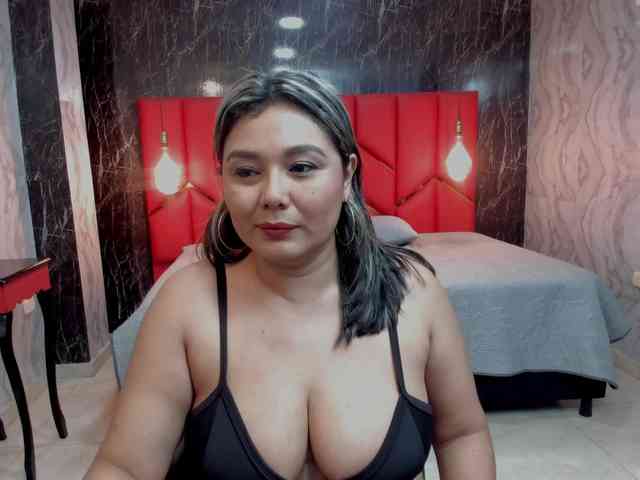 LatinaHoleQueen-1 webcam