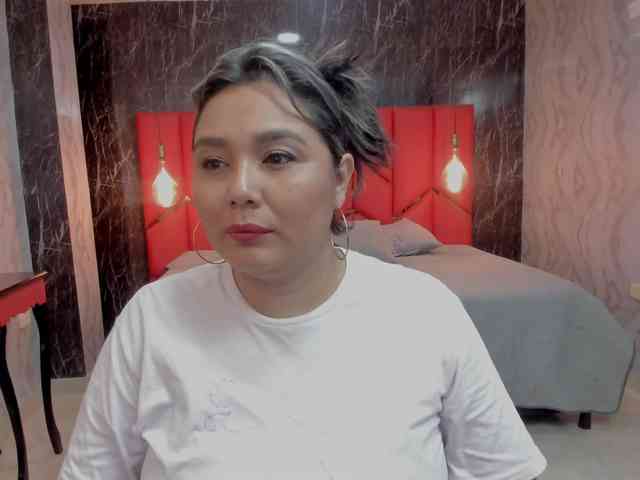 LatinaHoleQueen-1 webcam