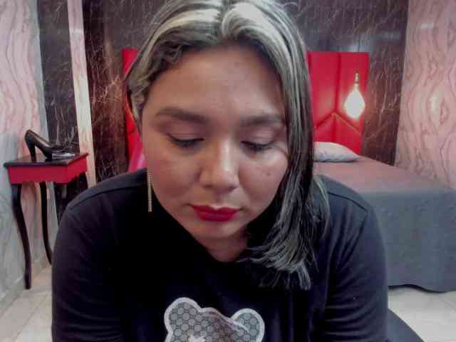 LatinaHoleQueen-1 webcam