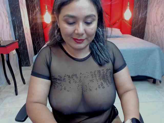 LatinaHoleQueen-1 webcam