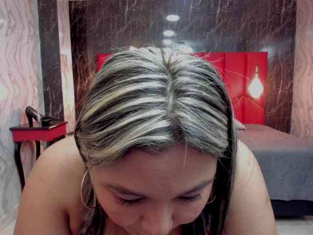 LatinaHoleQueen-1 webcam