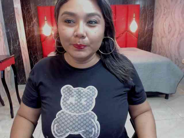 LatinaHoleQueen-1 webcam