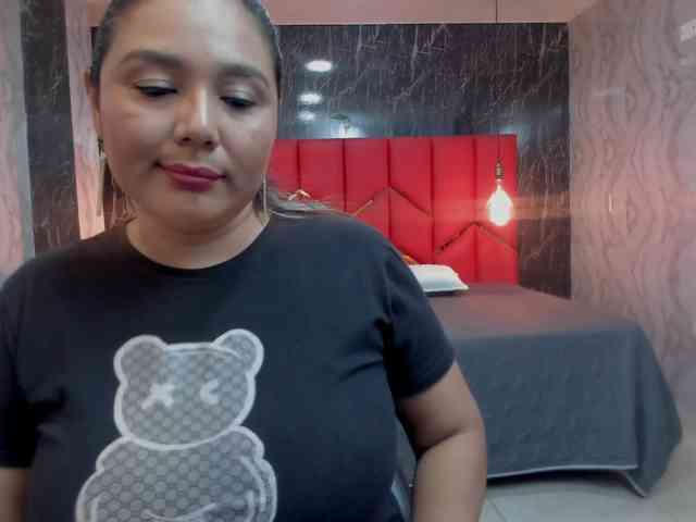 LatinaHoleQueen-1