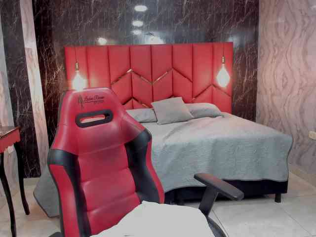 LatinaHoleQueen-1 webcam