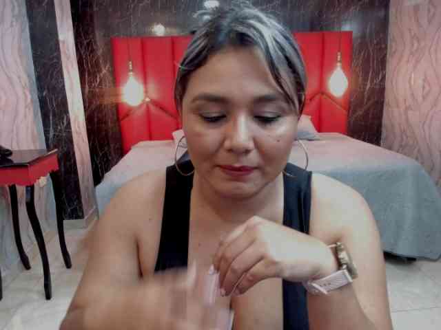 LatinaHoleQueen-1 webcam