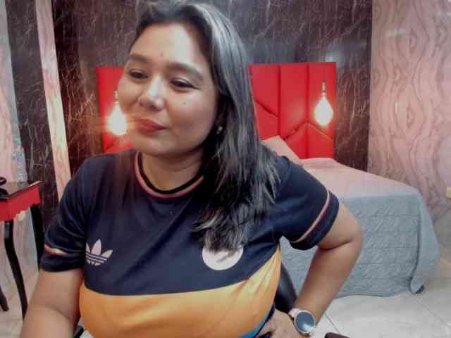 LatinaHoleQueen-1 webcam