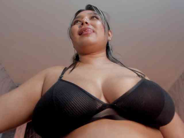 LatinaHoleQueen-1