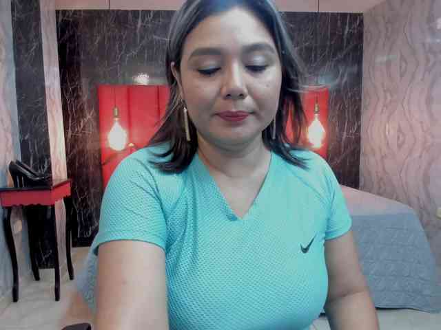 LatinaHoleQueen-1