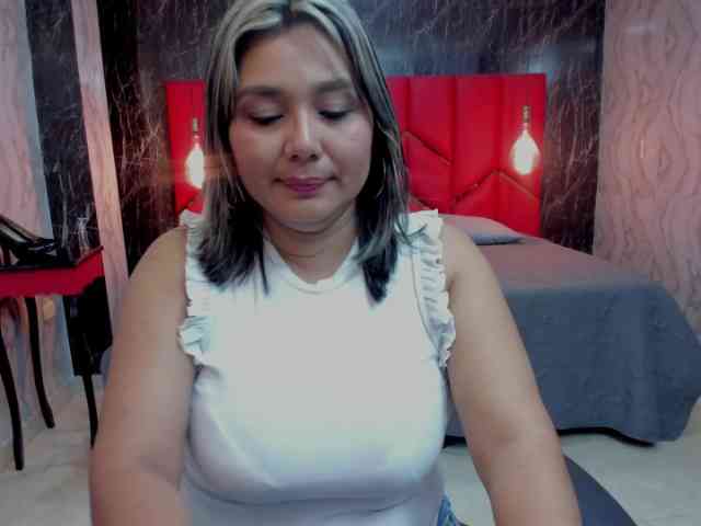 LatinaHoleQueen-1