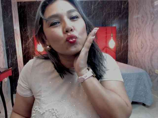 LatinaHoleQueen-1 webcam