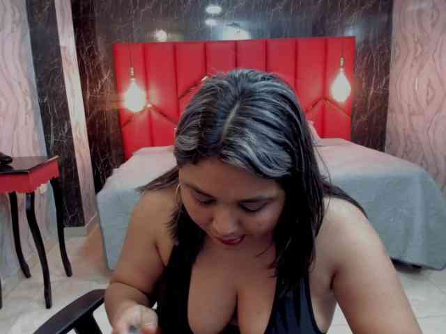 LatinaHoleQueen-1 webcam