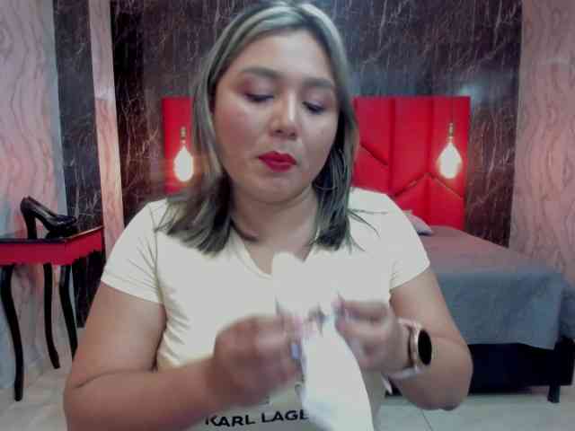 LatinaHoleQueen-1 webcam