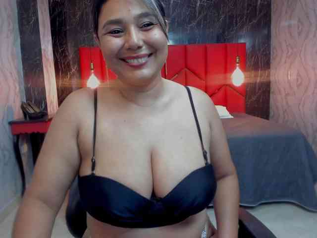 LatinaHoleQueen-1