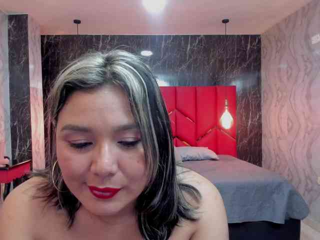 LatinaHoleQueen-1 webcam