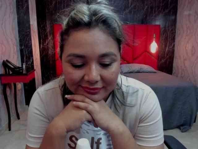 LatinaHoleQueen-1 webcam