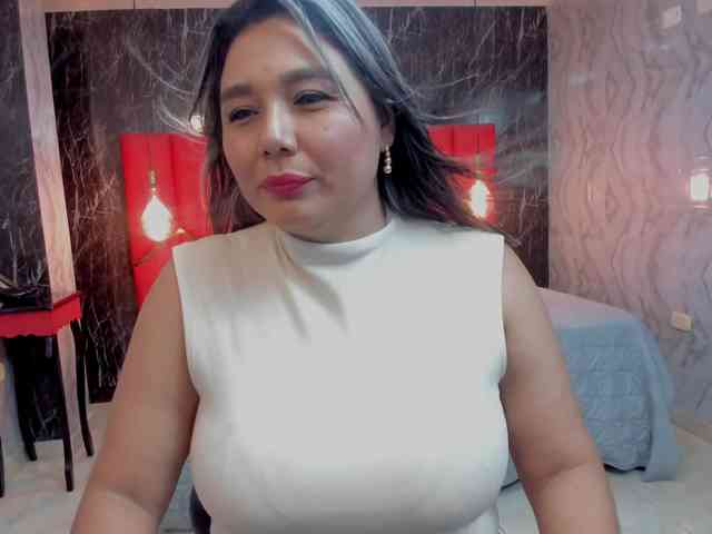 LatinaHoleQueen-1 - Girl 