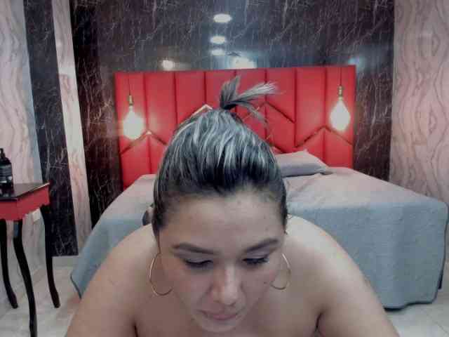 LatinaHoleQueen-1 LatinaHoleQueen-1