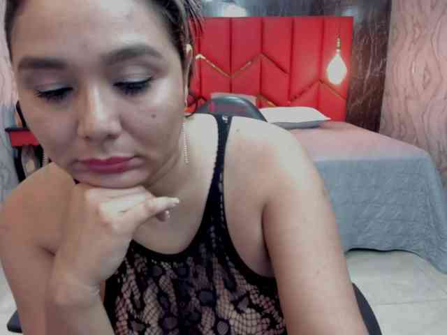 LatinaHoleQueen-1 webcam