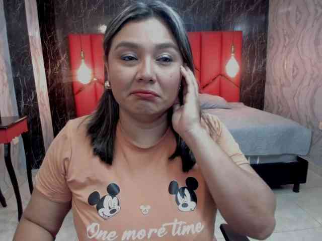 LatinaHoleQueen-1 webcam