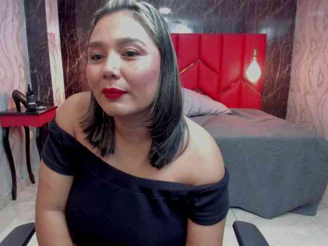 LatinaHoleQueen-1 webcam