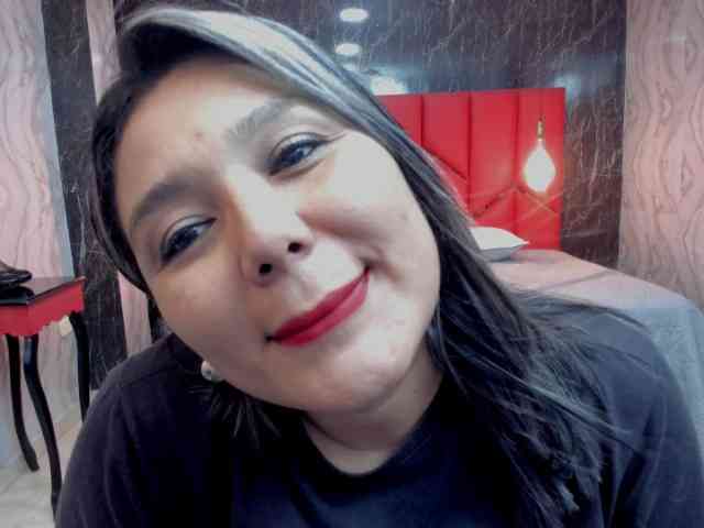 LatinaHoleQueen-1