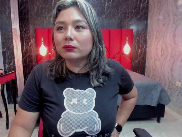 LatinaHoleQueen-1 webcam