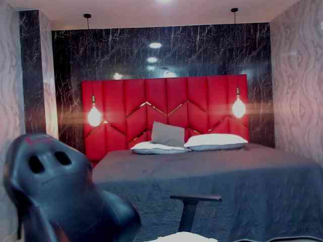 LatinaHoleQueen-1 webcam