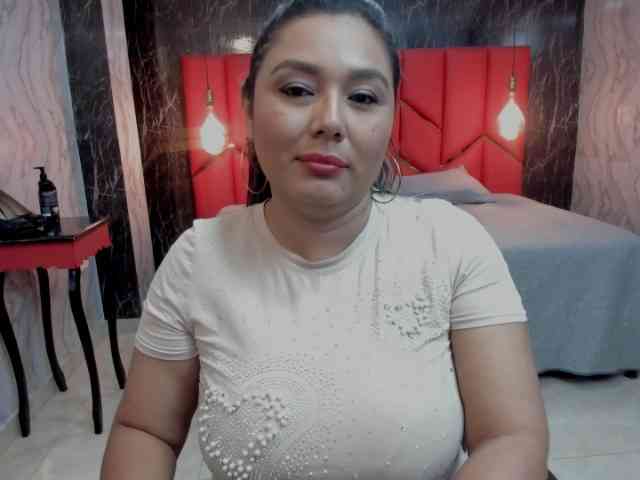 LatinaHoleQueen-1 LatinaHoleQueen-1