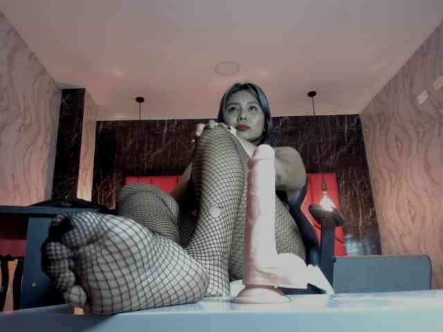 LatinaHoleQueen-1 - Girl 