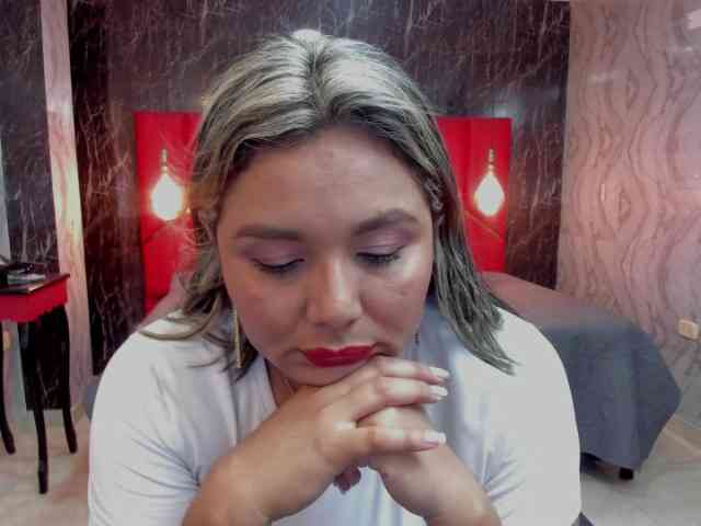 LatinaHoleQueen-1 LatinaHoleQueen-1