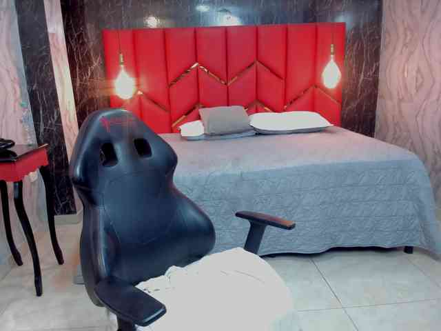 LatinaHoleQueen-1 webcam