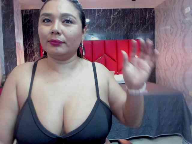 LatinaHoleQueen-1