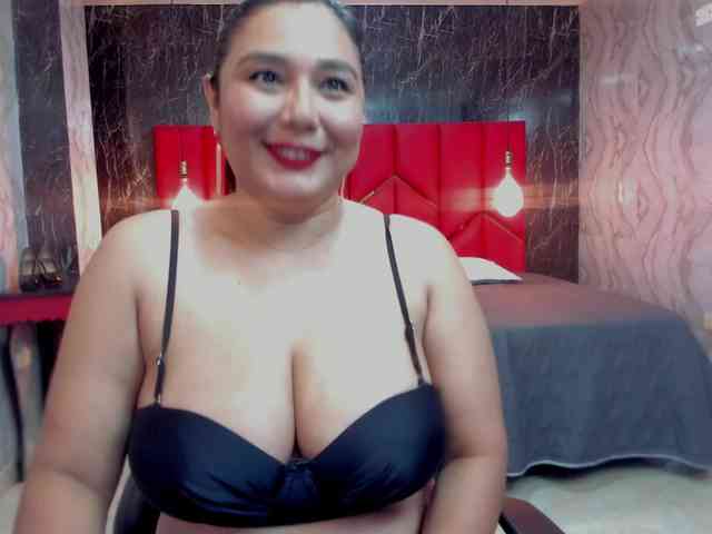 LatinaHoleQueen-1 webcam