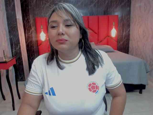 LatinaHoleQueen-1 webcam