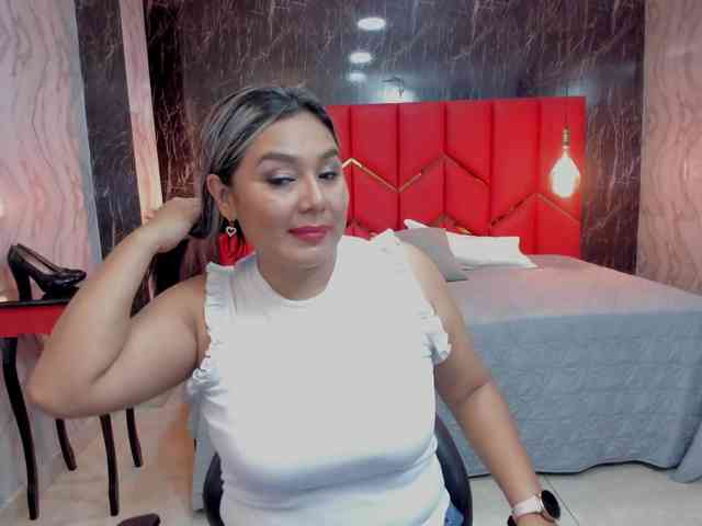 LatinaHoleQueen-1 webcam
