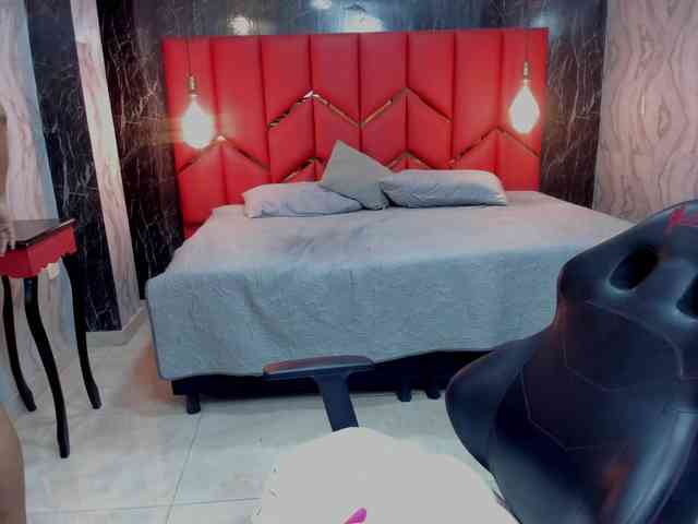 LatinaHoleQueen-1 webcam