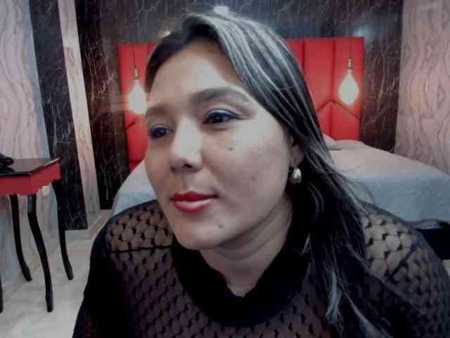 LatinaHoleQueen-1 webcam
