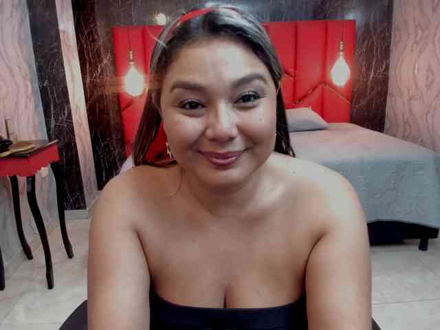 LatinaHoleQueen-1