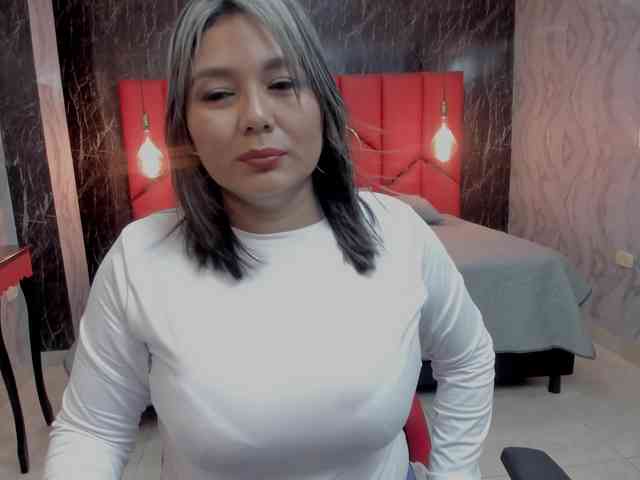 LatinaHoleQueen-1 webcam