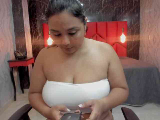 LatinaHoleQueen-1
