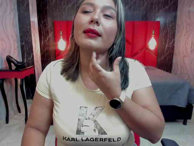 LatinaHoleQueen-1