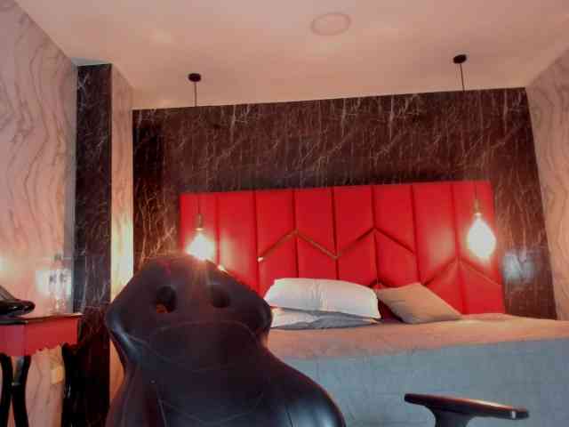 LatinaHoleQueen-1 webcam