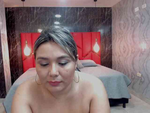 LatinaHoleQueen-1 webcam