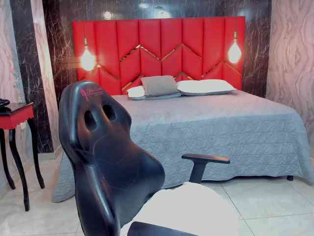 LatinaHoleQueen-1 webcam