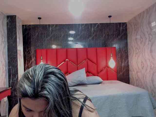 LatinaHoleQueen-1 webcam