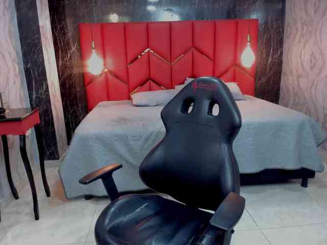 LatinaHoleQueen-1 webcam