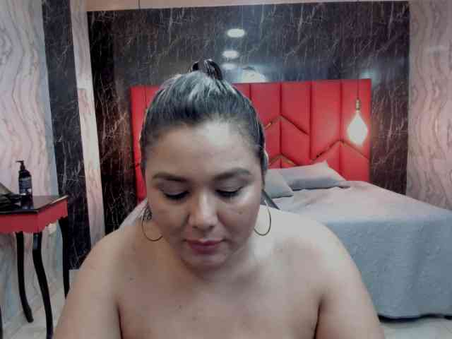 LatinaHoleQueen-1 LatinaHoleQueen-1