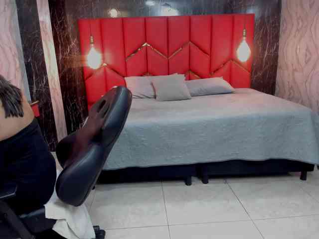 LatinaHoleQueen-1 webcam